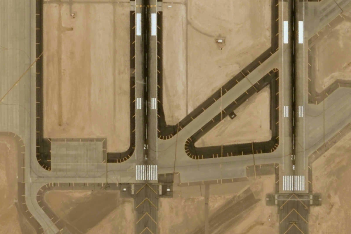 The streamed aerial imagery of the 21L threshold, from 420 m straight up